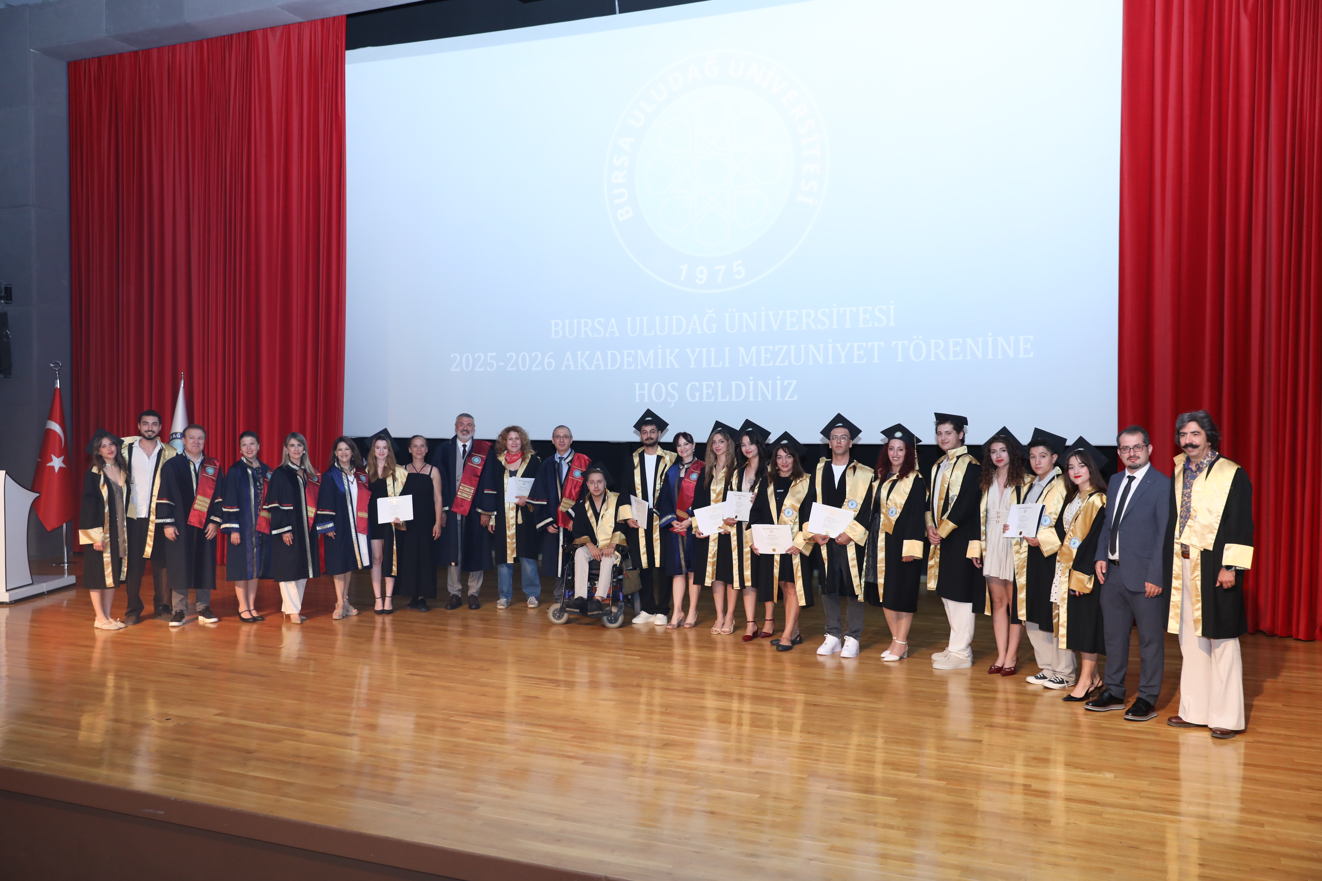 GÜZEL SANATLAR FAKÜLTESİ 2025-2026 AKADEMİK YILI MEZUNİYET TÖRENİ GERÇEKLEŞTİRİLDİ